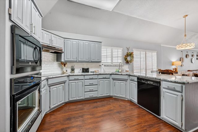 3211 Summergrove Drive, Arlington, TX 76001