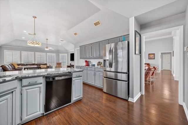 3211 Summergrove Drive, Arlington, TX 76001