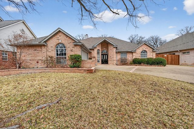 3211 Summergrove Drive, Arlington, TX 76001