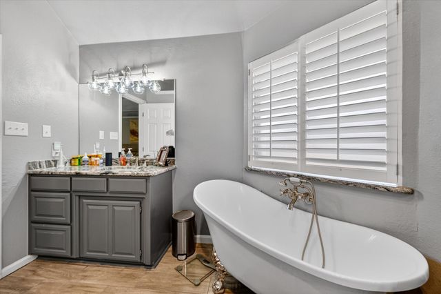 3211 Summergrove Drive, Arlington, TX 76001