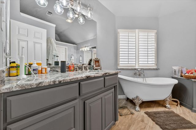 3211 Summergrove Drive, Arlington, TX 76001