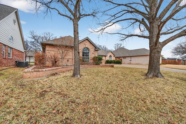 3211 Summergrove Drive, Arlington, TX 76001