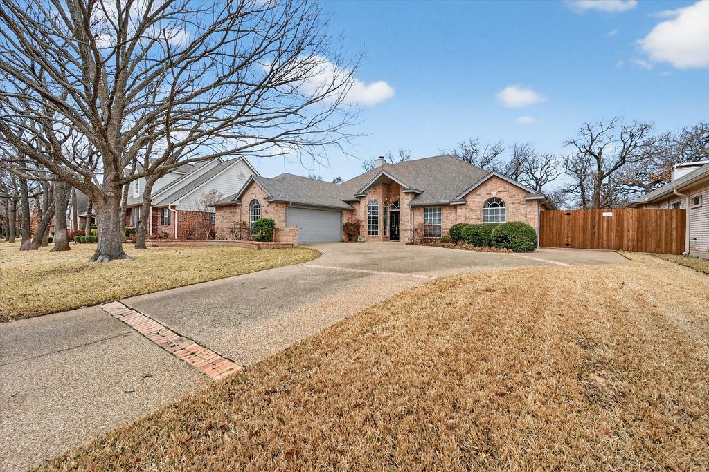 3211 Summergrove Drive, Arlington, TX 76001