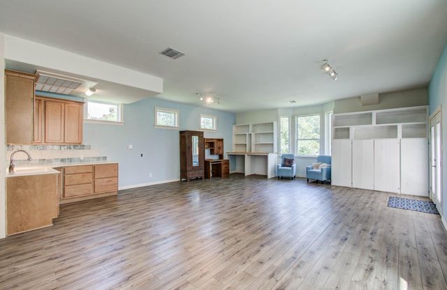 504 North Street, Columbus, TX 78934