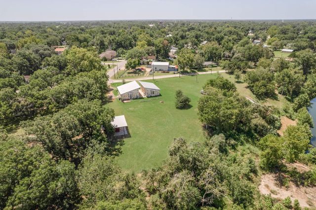 504 North Street, Columbus, TX 78934