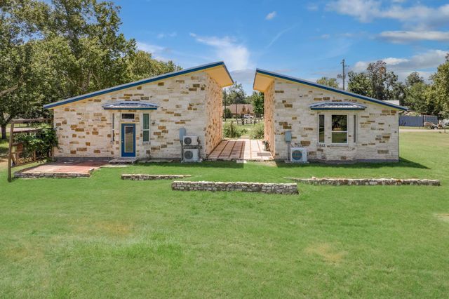504 North Street, Columbus, TX 78934