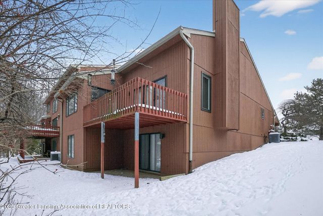 2450 Emerald Lake Drive, East Lansing, MI 48823