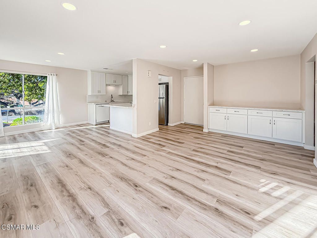 Image 1 of property listing at 291 Sequoia Court 17, Thousand Oaks, CA 91360