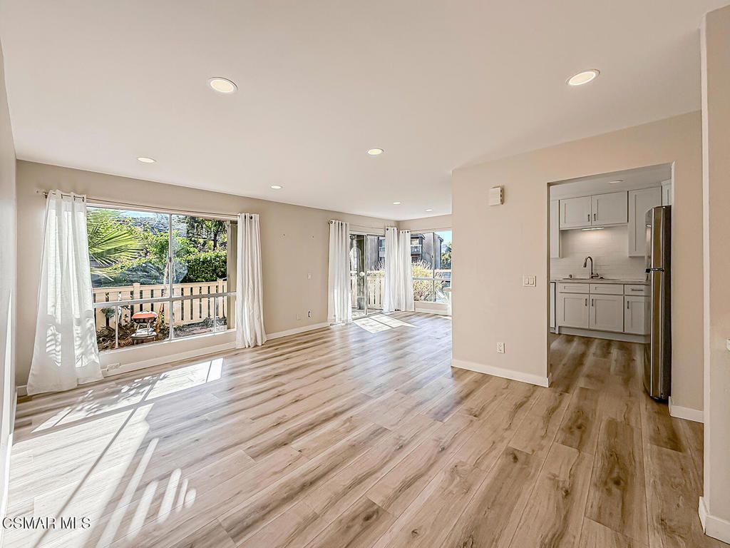 Image 2 of property listing at 291 Sequoia Court 17, Thousand Oaks, CA 91360