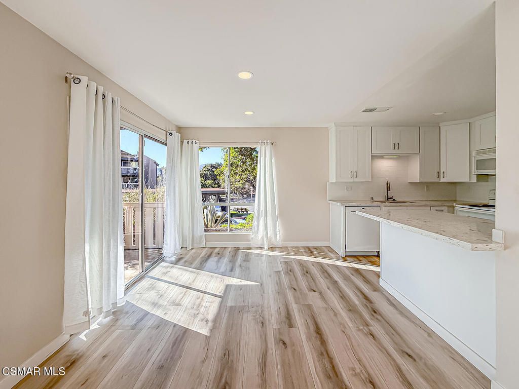 Image 5 of property listing at 291 Sequoia Court 17, Thousand Oaks, CA 91360