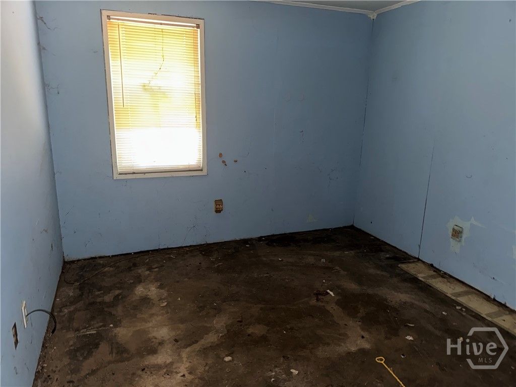 Image 10 of property listing at 18 Arthur Circle, Savannah, GA 31406