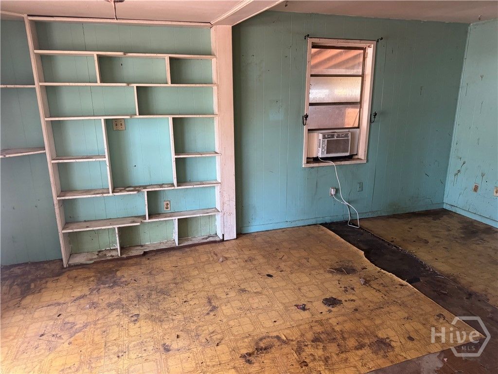Image 2 of property listing at 18 Arthur Circle, Savannah, GA 31406