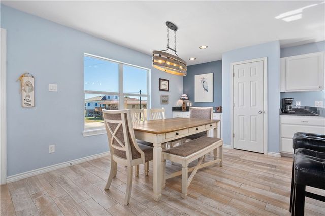 646 Copano Ridge Road, Rockport, TX 78382