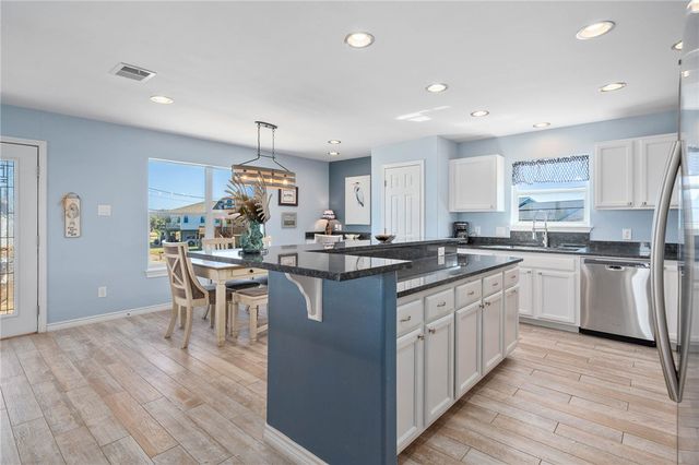 646 Copano Ridge Road, Rockport, TX 78382