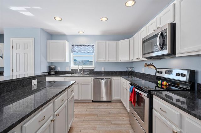 646 Copano Ridge Road, Rockport, TX 78382