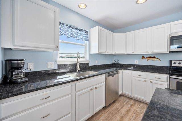 646 Copano Ridge Road, Rockport, TX 78382