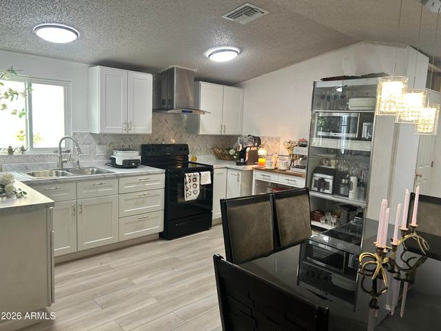 12727 W Glendale Avenue Avenue 119, Glendale, AZ 85307