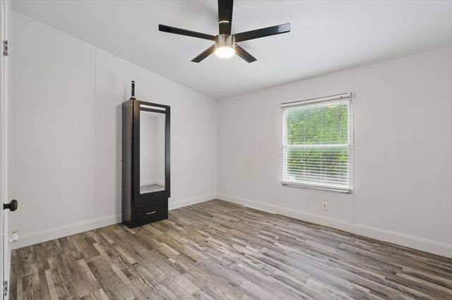 217 Country Side Court, Springtown, TX 76082