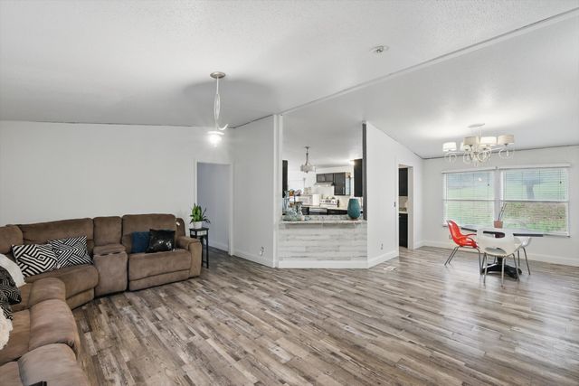 217 Country Side Court, Springtown, TX 76082