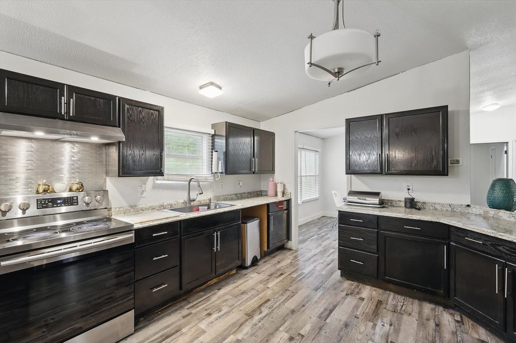 217 Country Side Court, Springtown, TX 76082