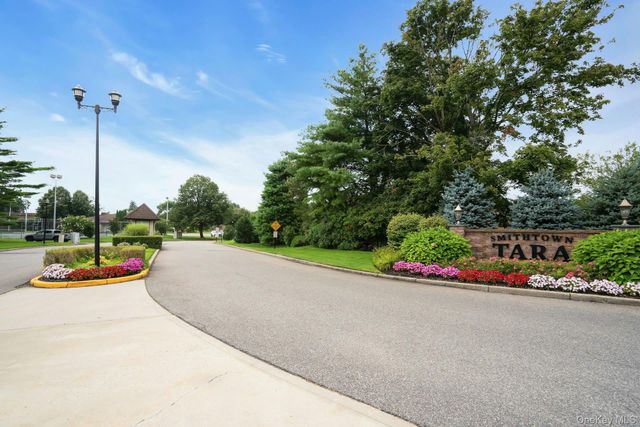 121 Scarlett Drive, Commack, NY 11725