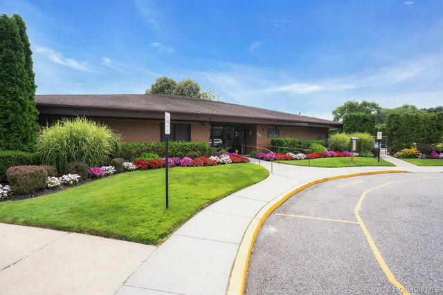 121 Scarlett Drive, Commack, NY 11725
