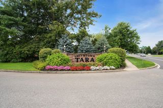 121 Scarlett Drive, Commack, NY 11725