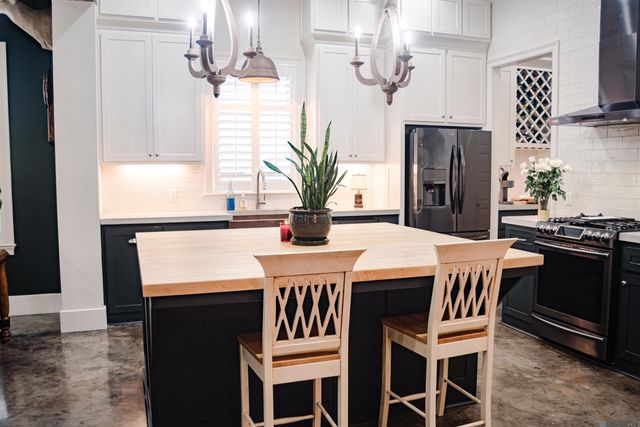 1914 Sugar Cane Ln, Saint George, LA 70810