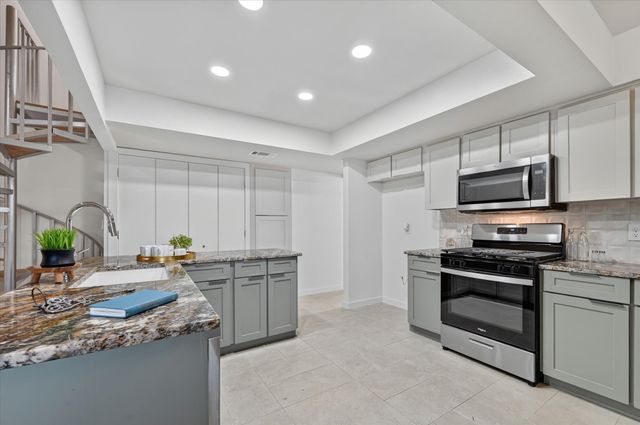 1019 Ridgeview Circle, Carrollton, TX 75007