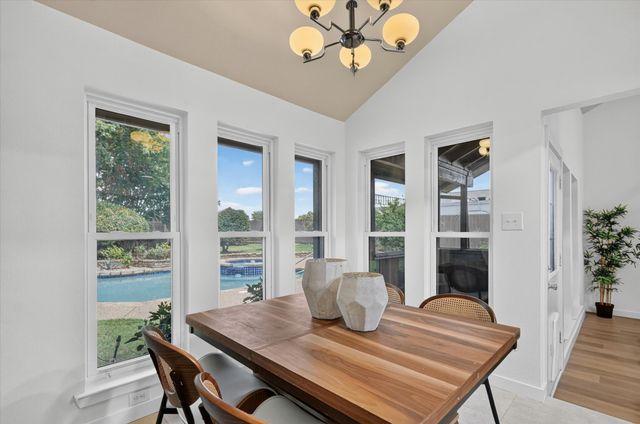 1019 Ridgeview Circle, Carrollton, TX 75007