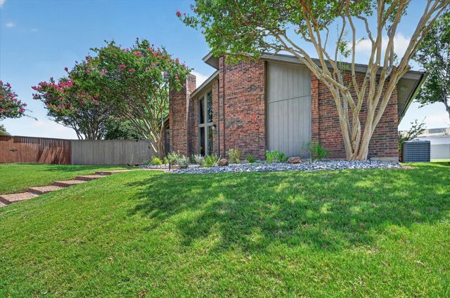 1019 Ridgeview Circle, Carrollton, TX 75007