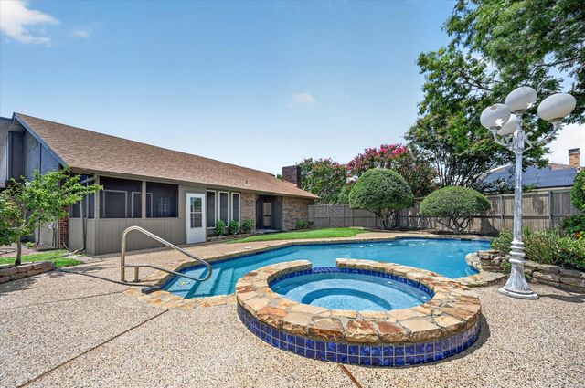 1019 Ridgeview Circle, Carrollton, TX 75007