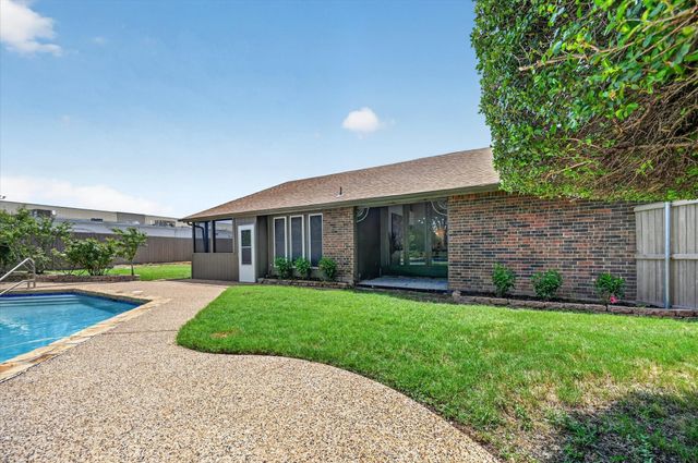 1019 Ridgeview Circle, Carrollton, TX 75007