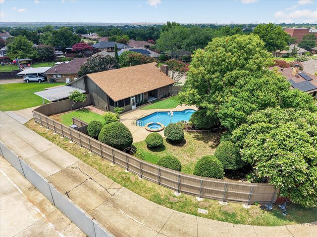 1019 Ridgeview Circle, Carrollton, TX 75007