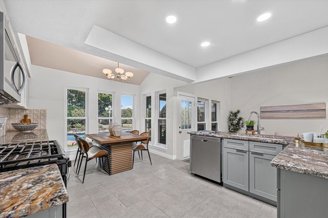 1019 Ridgeview Circle, Carrollton, TX 75007