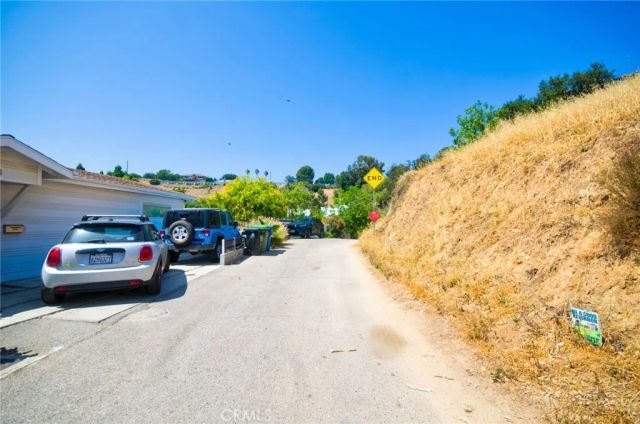 1938 N Phillips, Los Angeles, CA 90042