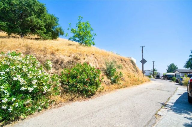 1938 N Phillips, Los Angeles, CA 90042