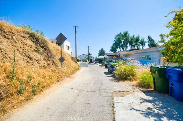 1938 N Phillips, Los Angeles, CA 90042