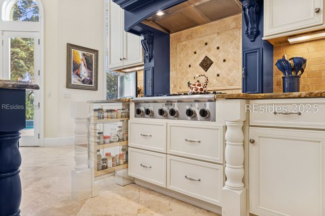 20 Balmoral Pl, Hilton Head Island, SC 29926