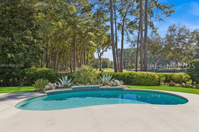 20 Balmoral Pl, Hilton Head Island, SC 29926