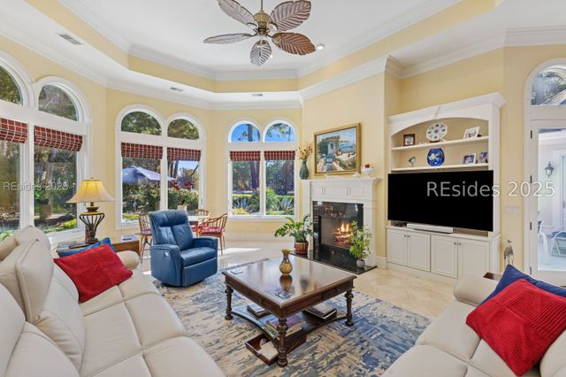 20 Balmoral Pl, Hilton Head Island, SC 29926