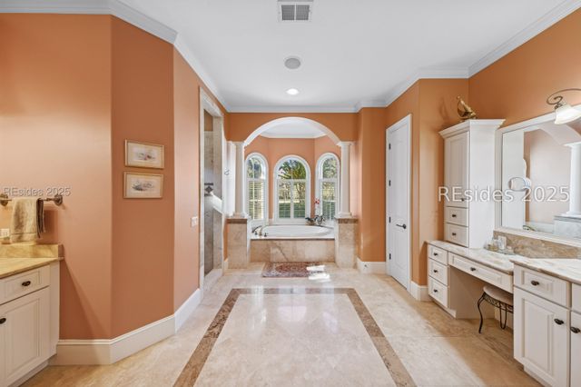 20 Balmoral Pl, Hilton Head Island, SC 29926