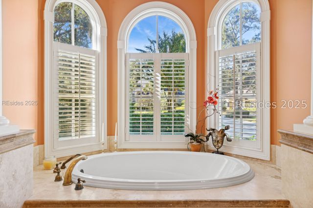 20 Balmoral Pl, Hilton Head Island, SC 29926