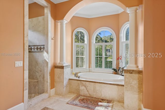 20 Balmoral Pl, Hilton Head Island, SC 29926