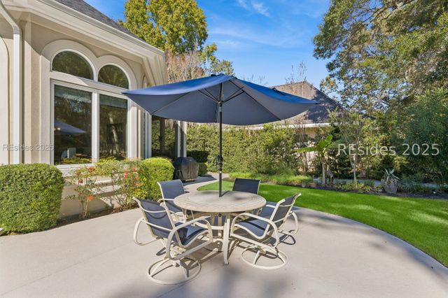 20 Balmoral Pl, Hilton Head Island, SC 29926