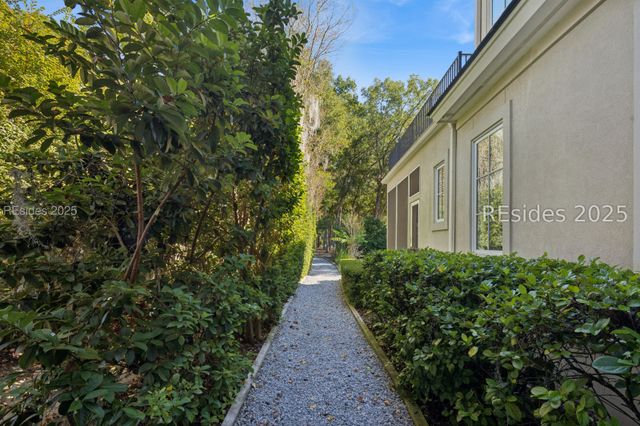 20 Balmoral Pl, Hilton Head Island, SC 29926