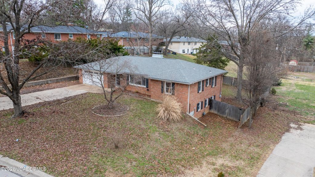 1806 TOWER DRIVE, Jefferson City, MO 65109