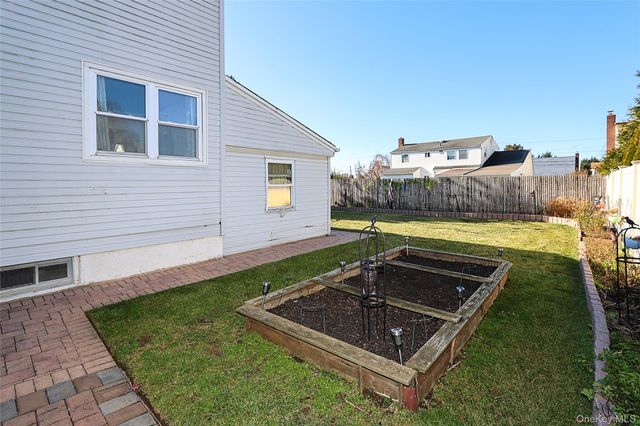 169 N 6th Street, Bethpage, NY 11714