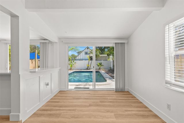 8020 24TH AVENUE N, St Petersburg, FL 33710