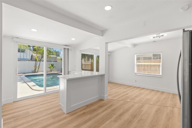 8020 24TH AVENUE N, St Petersburg, FL 33710